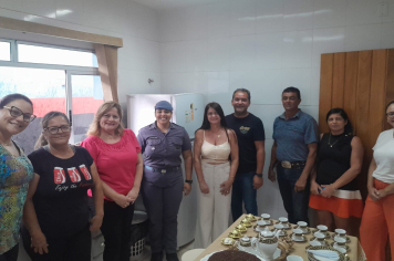 PREFEITA SÔNIA GABAU E VICE-MÁRCIA PRAVATO PARTICIPAM DE CAFÉ COM A POLÍCIA MILITAR DE SALMOURÃO