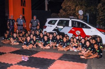 SEMPRE INTERAGINDO COM A POPULAÇÃO, PREFEITA SÔNIA GABAU PARTICIPA DE VISITA DO CANIL DA POLÍCIA MILITAR ÀS CRIANÇAS DO KRAV MAGA KIDS E SUPER KIDS