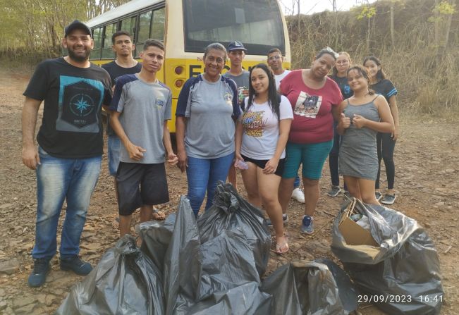 Atitudes que transformam - Ação Ambiental