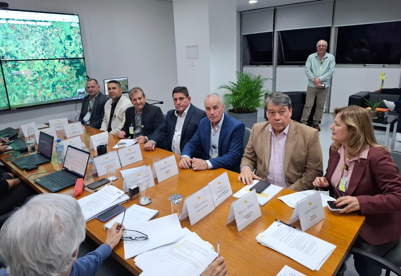 PREFEITA SÔNIA REFORÇA PEDIDO DE PAVIMENTAÇÃO DA ESTRADA MUNICIPAL QUE LIGA SALMOURÃO A LUCÉLIA