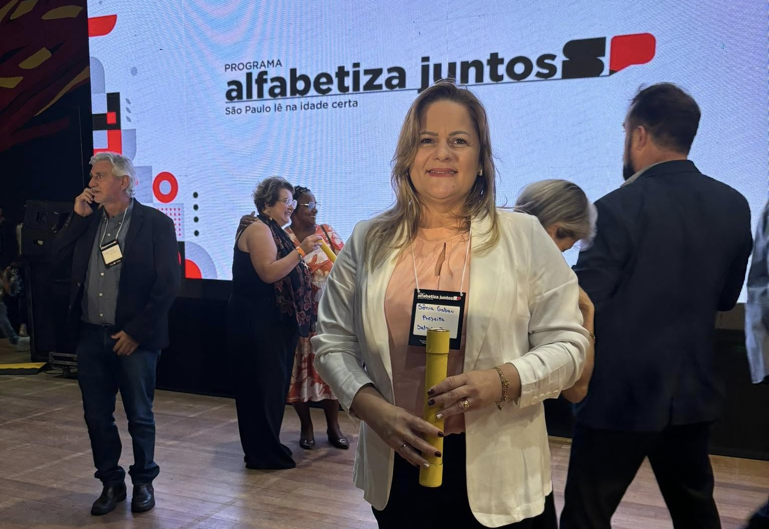 PREFEITA SÔNIA REPRESENTA SALMOURÃO EM EVENTO DESTAQUE NA EDUCAÇÃO DO ESTADO 