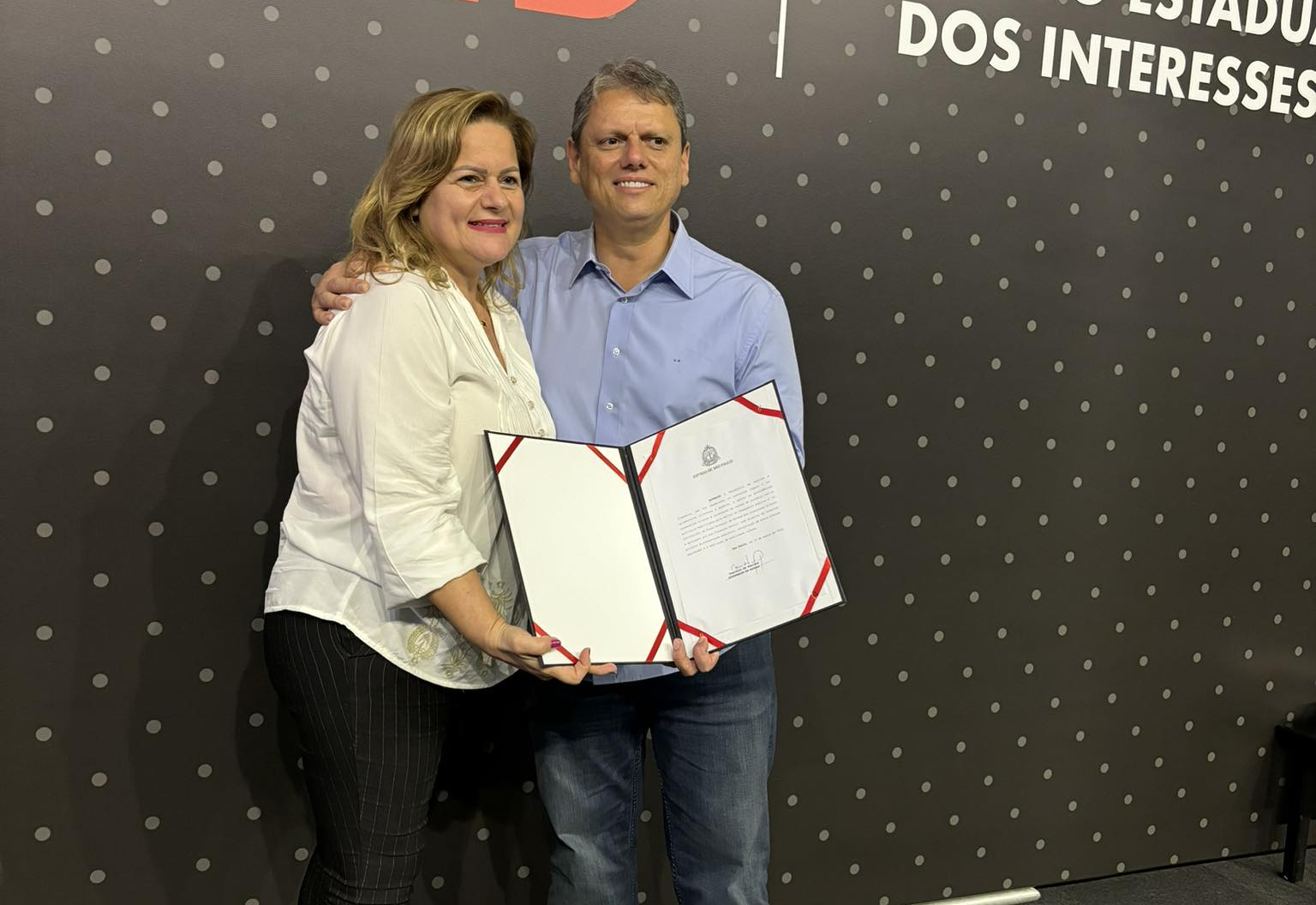 PREFEITA SÔNIA GABAU ASSINA CONVÊNIO ESTADUAL PARA SALMOURÃO QUE GARANTE R$ 1 MILHÃO DE REAIS PARA PISTA DE CICLISMO E CAMINHADA
